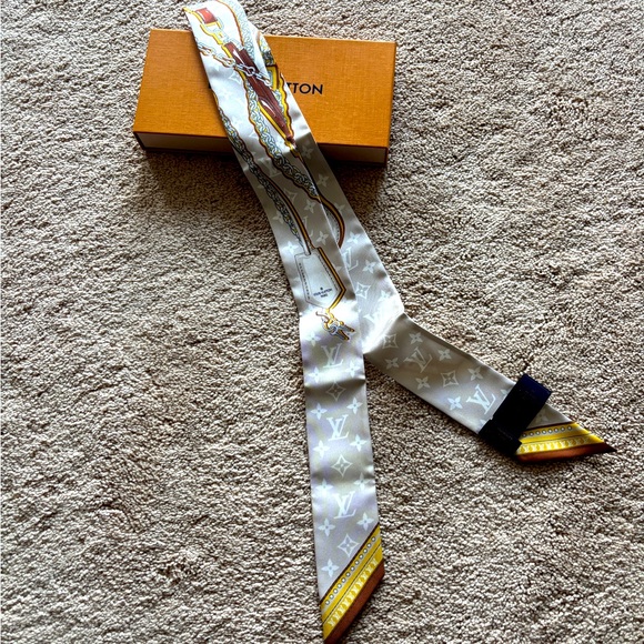 Louis Vuitton Twilly/scarf - Picture 3 of 6